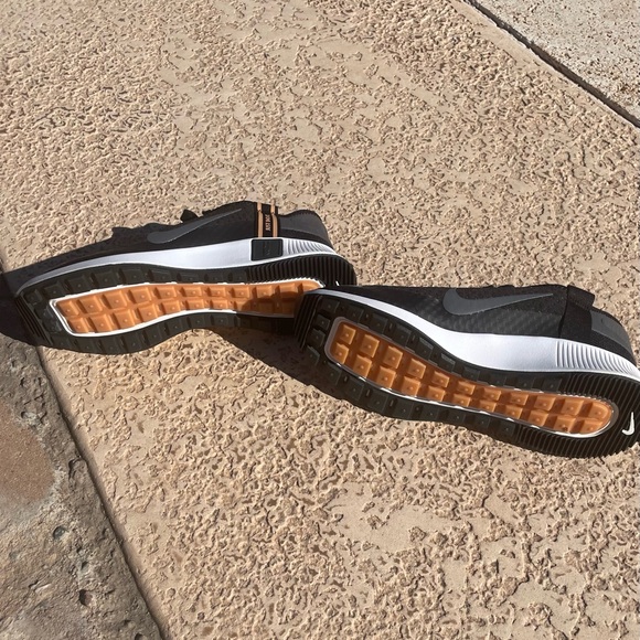 Nike Black and Gold Running Sneakers Shoes for Women’s size 6.5 - Picture 10 of 11